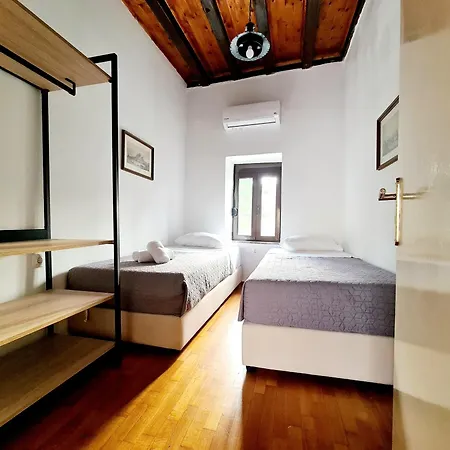 Shades Of Wood Old Town Apartament *